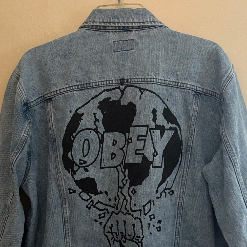 Obey Worldwide Jean Jacket Light Blue Denim Fist Earth Shatter Graphic Black XL - Picture 4 of 16